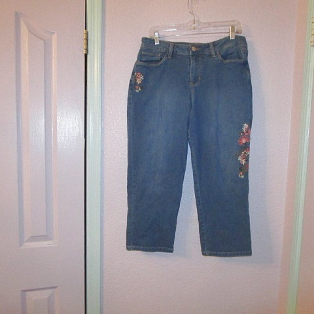 Croft & Barrow Embroidered Jeans Size 12 Crop Stretch Denim Mid Rise Boho Flower